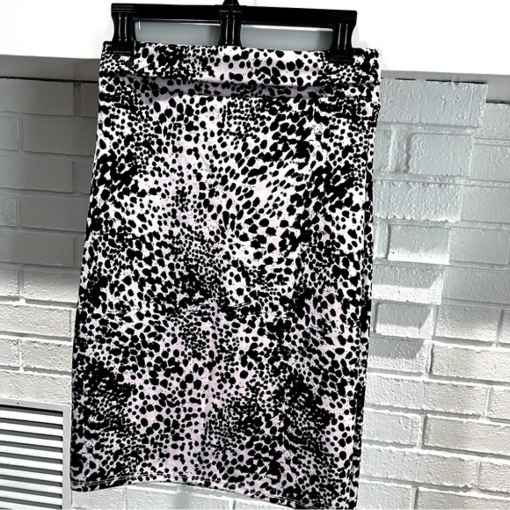 Agnes & Dora Black-Pink Pull-on Pencil Skirt   Polyester and Spandex.NWT Sz Sm❤️